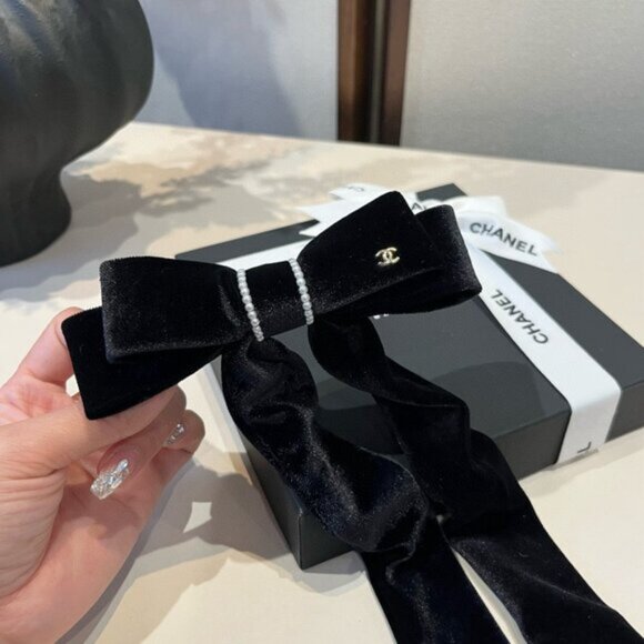 Chanel bow tie - Picture 3 of 6